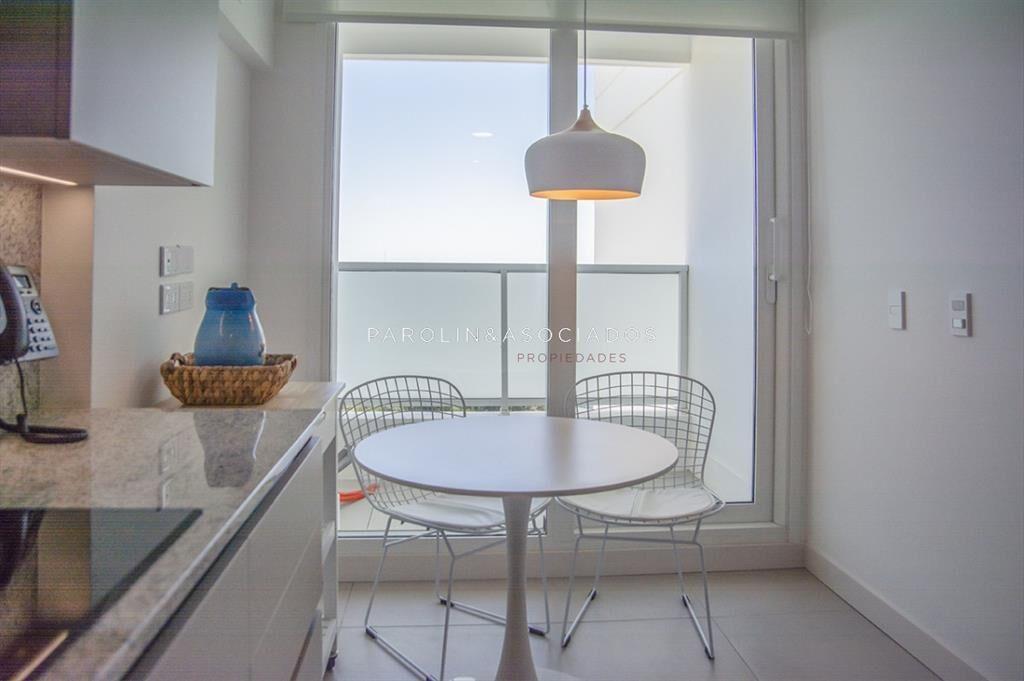 Apartamento en venta en piso alto, edificio Le Parc III, Pu