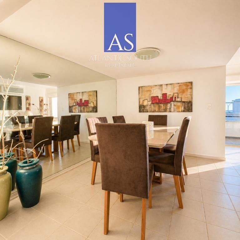Apartamento de 3 Dormitorios con Vista Parcial al