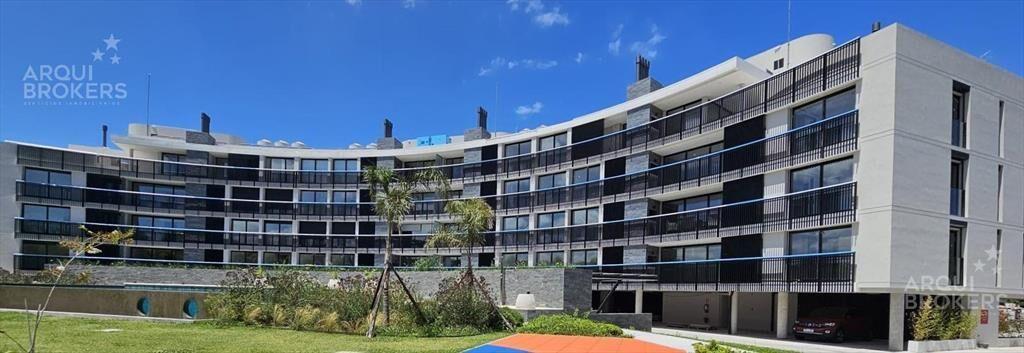 Apartamento de tres dormitorios en venta cin renta en Carra
