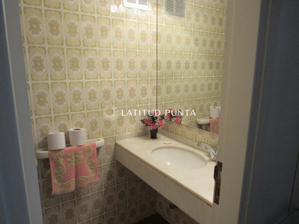 Apartamento de 2 dormitorios más dependencia en
