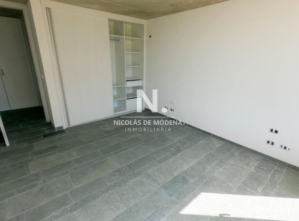 Vende apartamento con vista al mar en Punta de 3