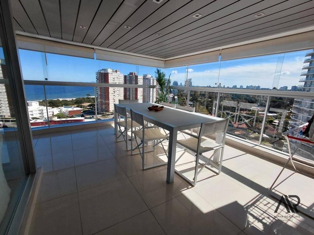 Apartamento en venta c/ cochera en Playa Mansa
