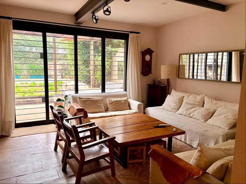 Espectacular casa reciclada con jardín y piscina