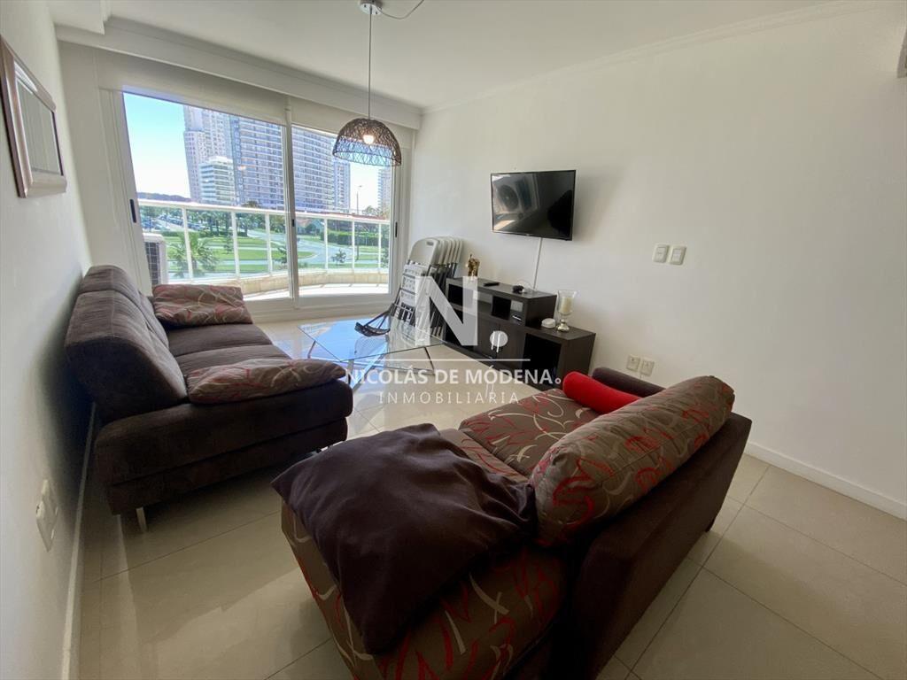 Vende apartamento en Punta del Este con 2