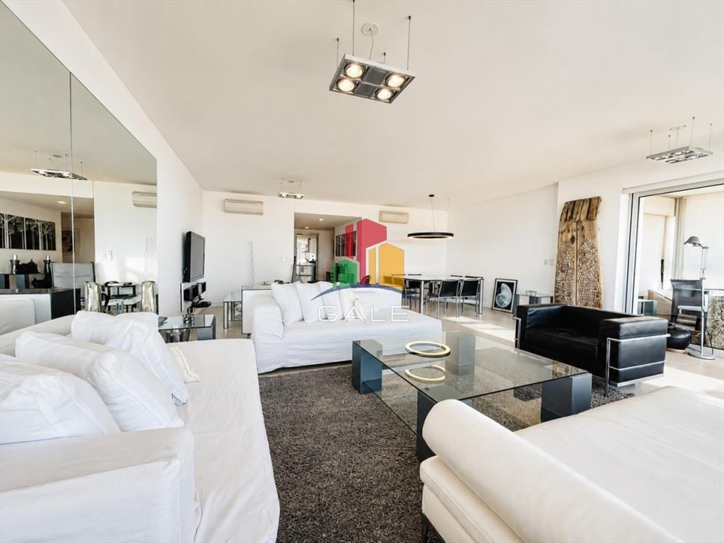 Venta y alquiler de departamento esquinero de tres dormitor