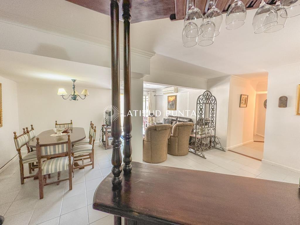 Pinares, apartamento de 3 dormitorios frente al