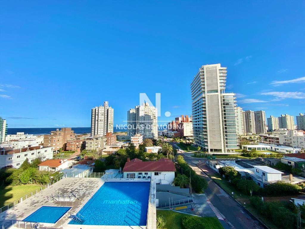 Apartamento de tres dormitorios en venta, Punta