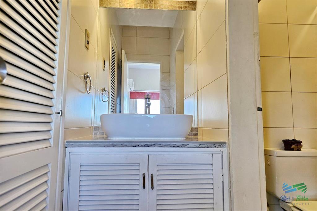 Alquila apartamento 1 dormitorio con cochera techada y serv
