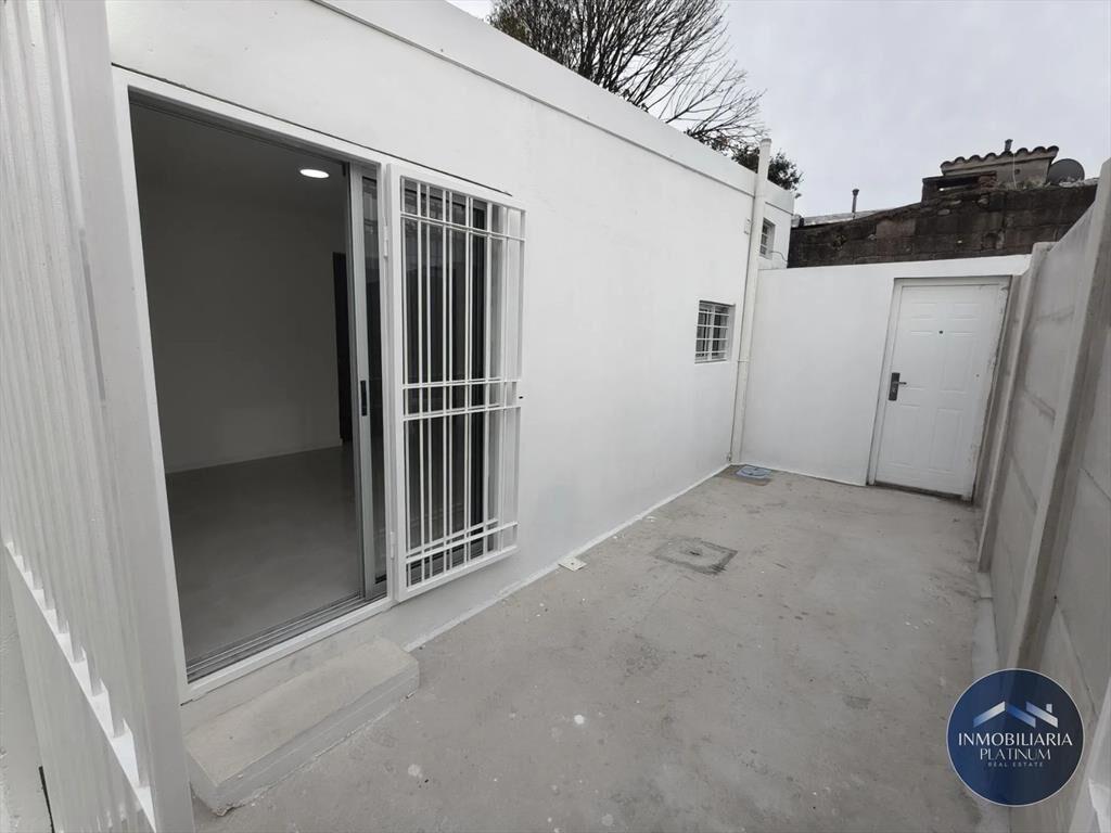 Apartamento en alquiler en Cerrito 2 dormitorios con galpon