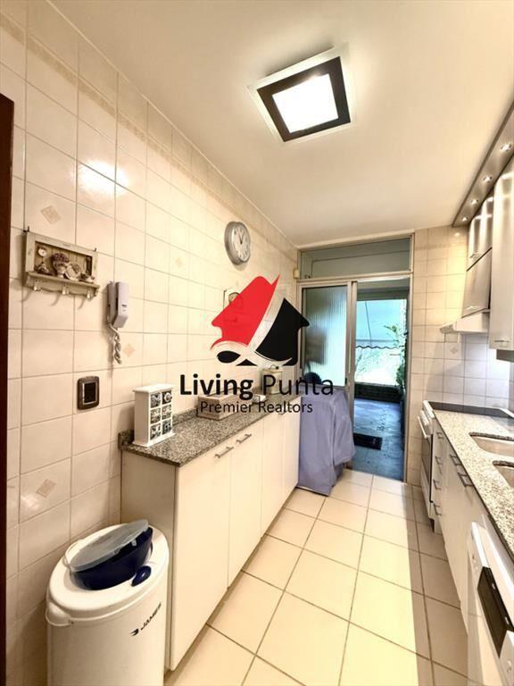 Apartamento en venta playa Mansa de 4 dormitorios