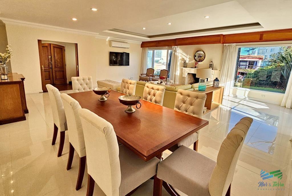 En venta casa de 5 dormitorios con piscina en del