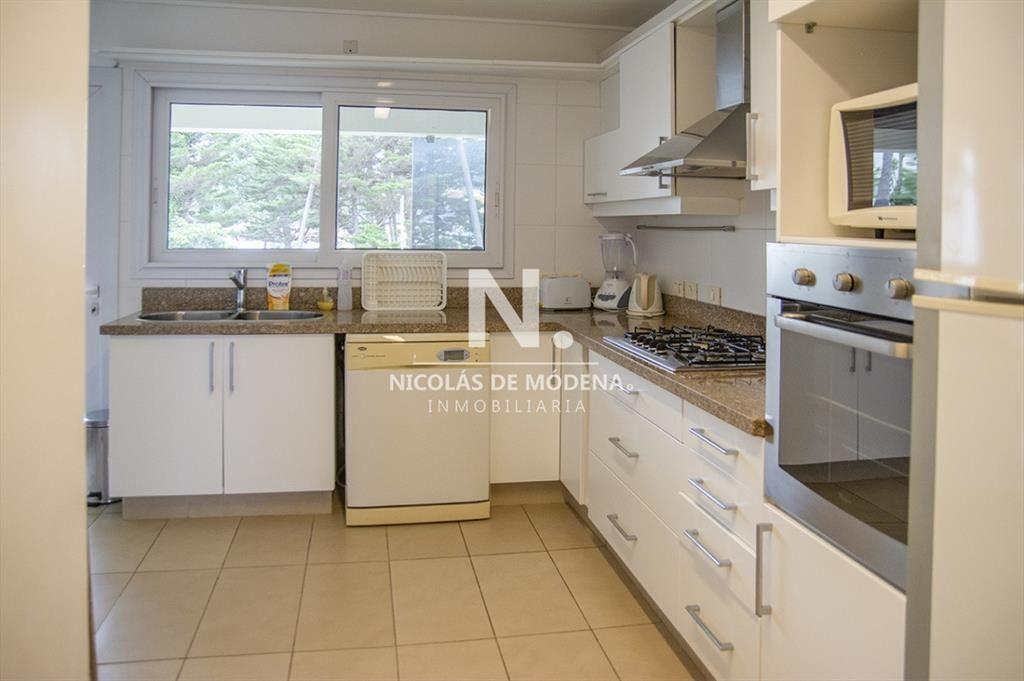 Departamento en venta en Playa Mansa a 100 mts 4