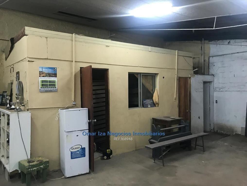Venta local industrial malvin norte sobre Gallinal galpon