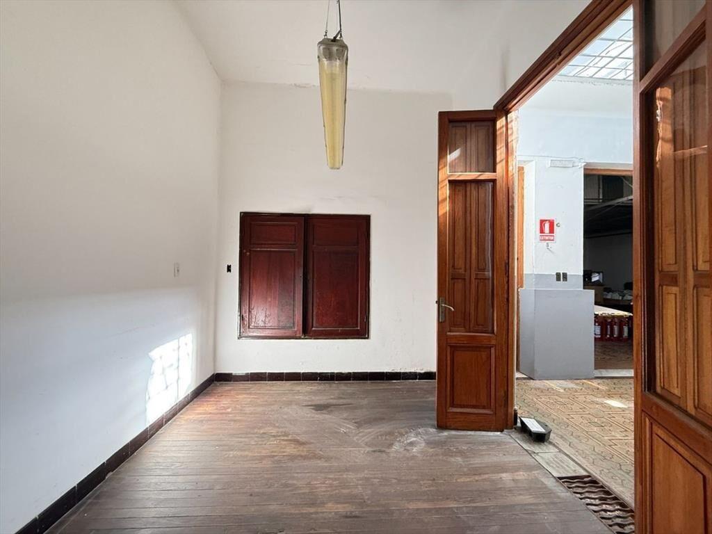 VENTA Casa a reciclar con local al frente, Buceo