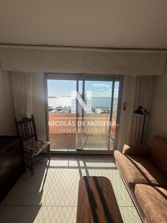 Vende apartamento de 1 dormitorio y medio en del