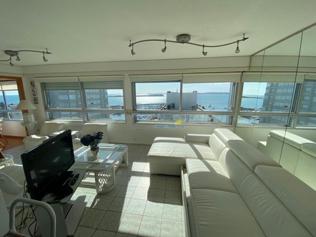 Apartamento en Venta de 3 dormitorios en Punta ,