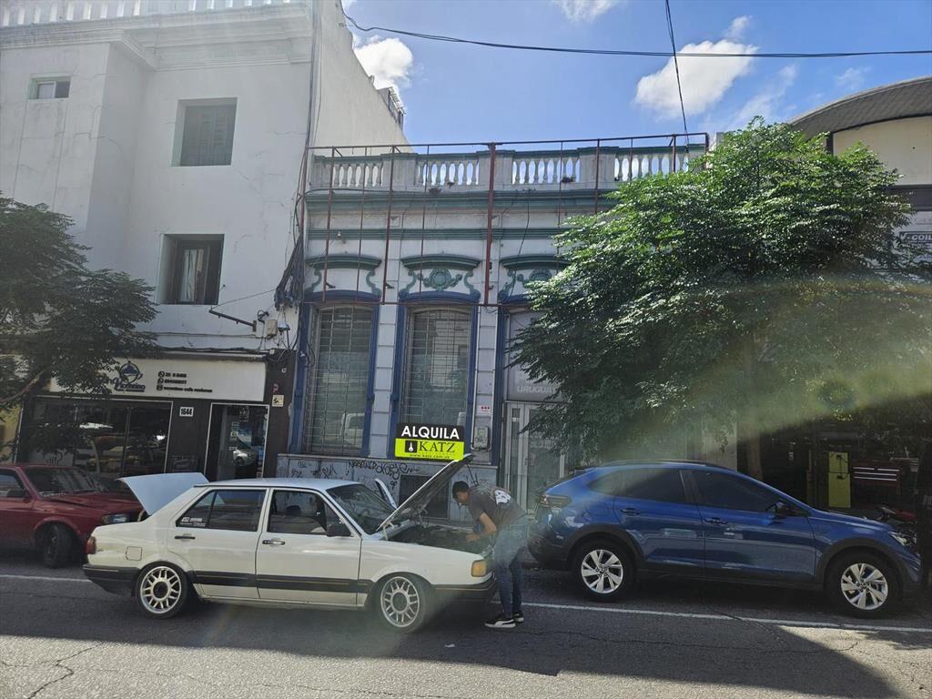 Yaguaron y Cerro Largo, 325 m2, 8 mts de frente !!