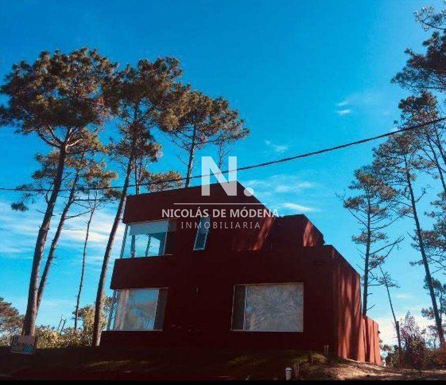 Muy buena casa en venta Construcción de muy con