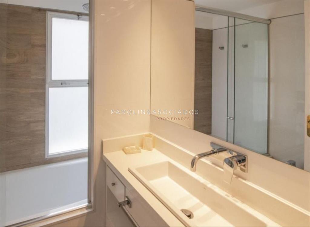 Apartamento de 4 dormitorios en Esturión Punta