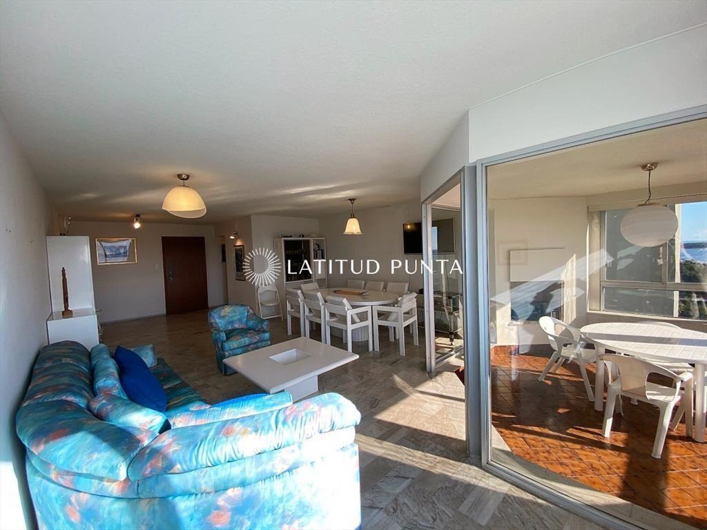Apartamento en Roosevelt, piso alto de 3 más