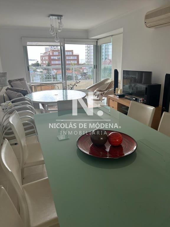 Vende impecable apartamento de 2 dormitorios en