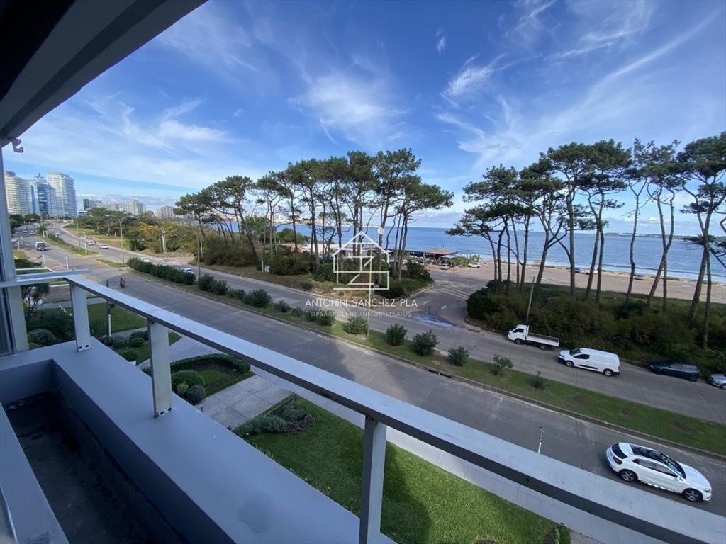 Apartamento en Mansa frente al mar - Punta del