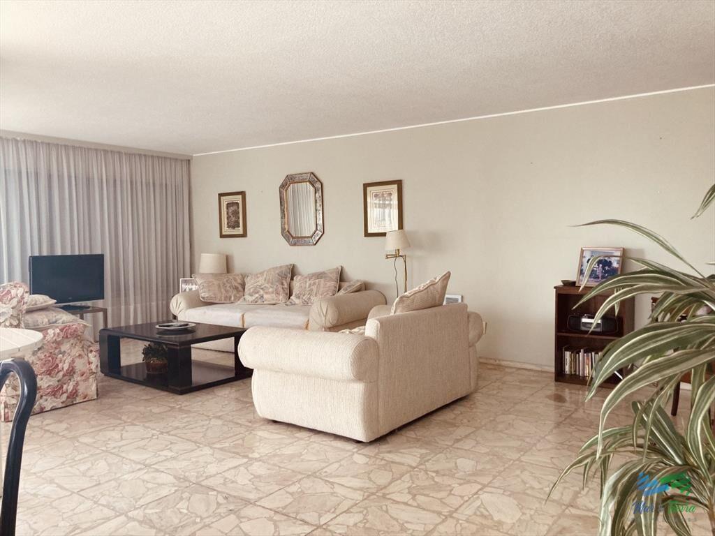 Vendo departamento de 3 dormitorios en importante edificio
