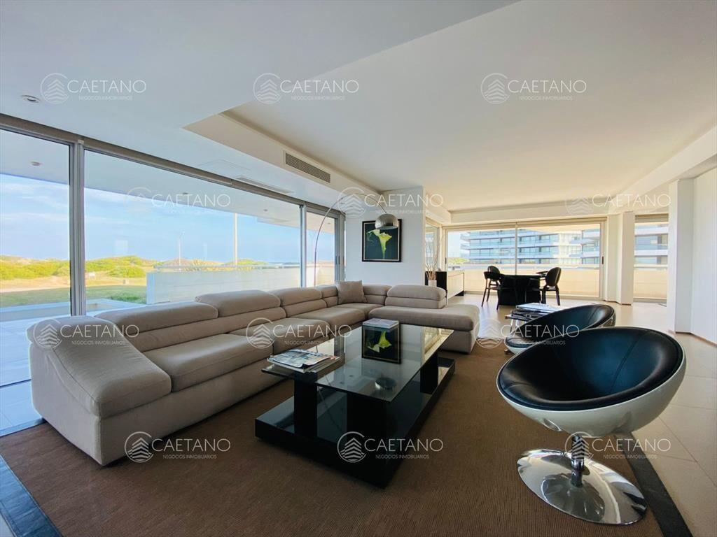 Departamento en Venta Seis Dormitorios y Servicio Frente al