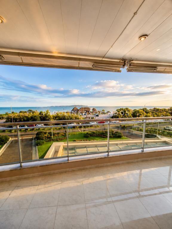 Apartamento de 3 dormitorios en venta en Coral en