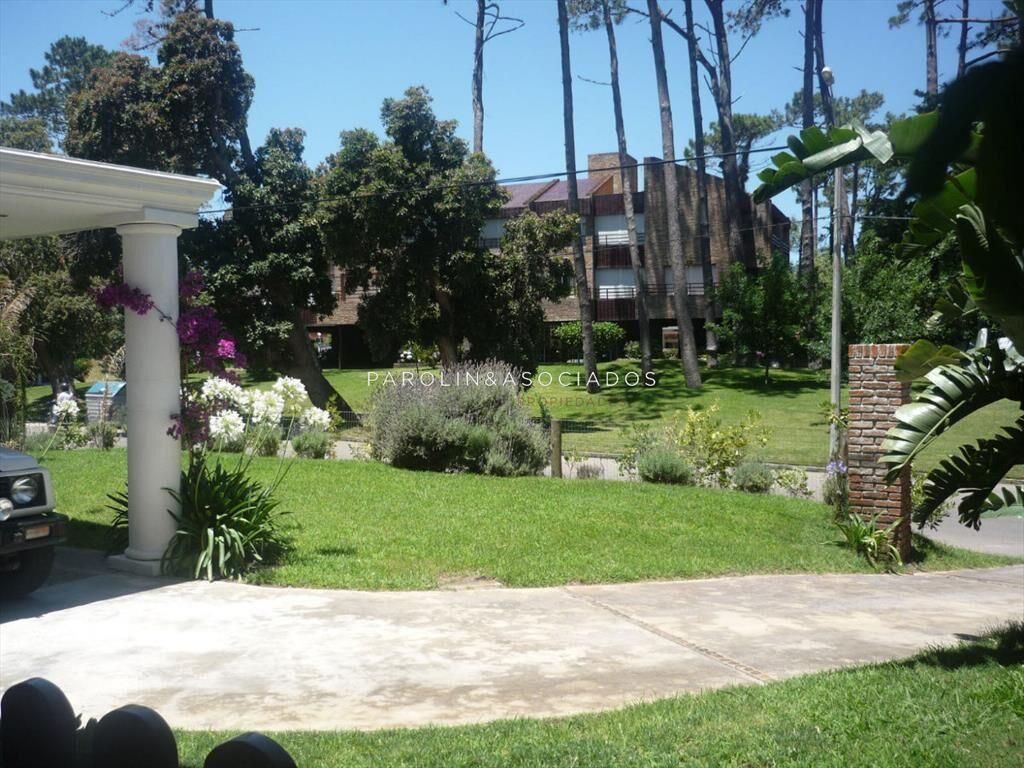 Muy linda casa de 5 dormitorios en venta en Punta