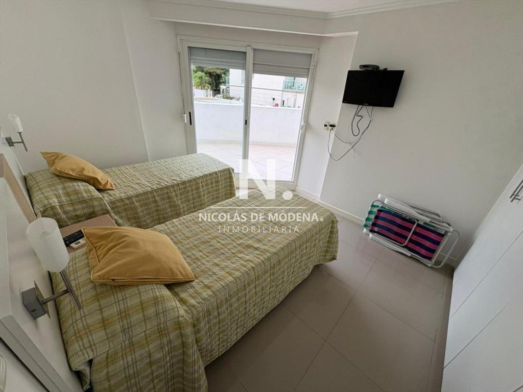 Apartamento de 3 dormitorios en Casino Tower, del