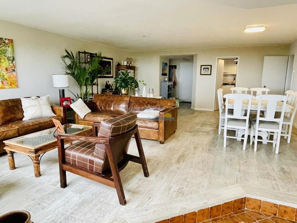Venta y alquiler anual de amplio apartamento de