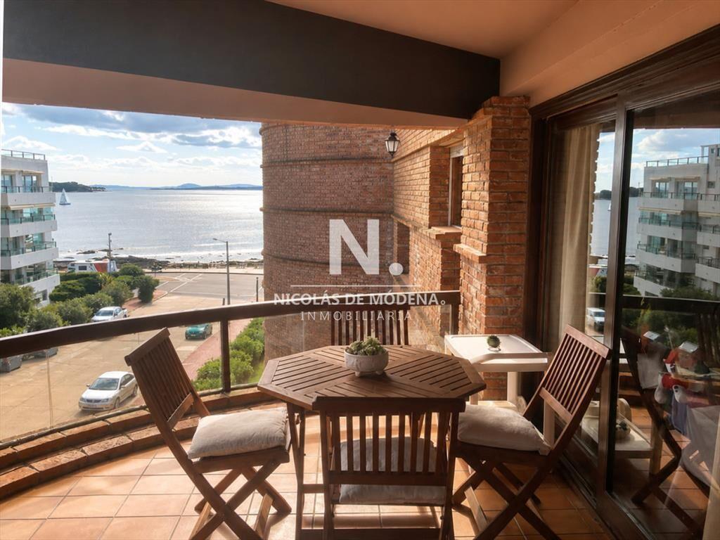 Departamento de 2 dormitorios a pasos del mar con