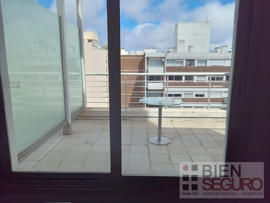 Impecable monoambiente en alquiler en Pocitos. Con piscina,