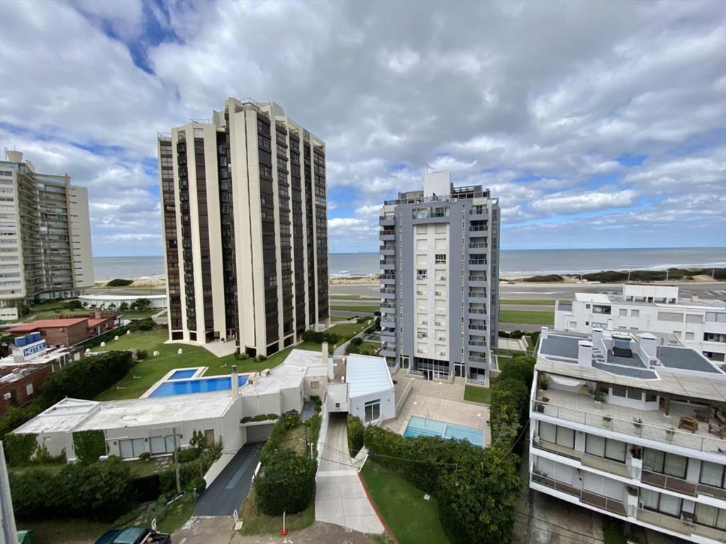APARTAMENTO EN VENTA DE 2 DORMIOTRIOS EN PUNTA