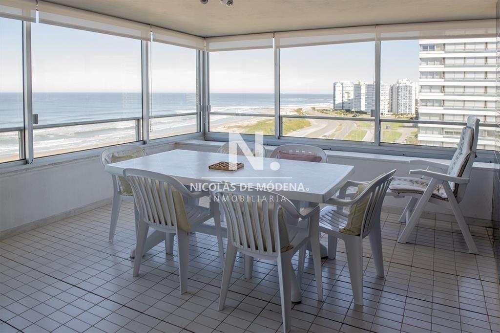 Vende apartamento de 3 dormitorios en Tiburon ,