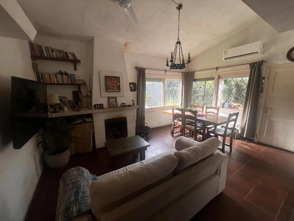 Venta Casa 4 dormitorios con amplio terreno cercana a la pl