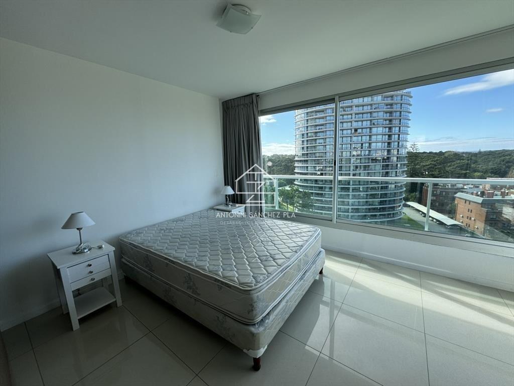 Hermoso apartamento en Av. Roosevelt - Punta del