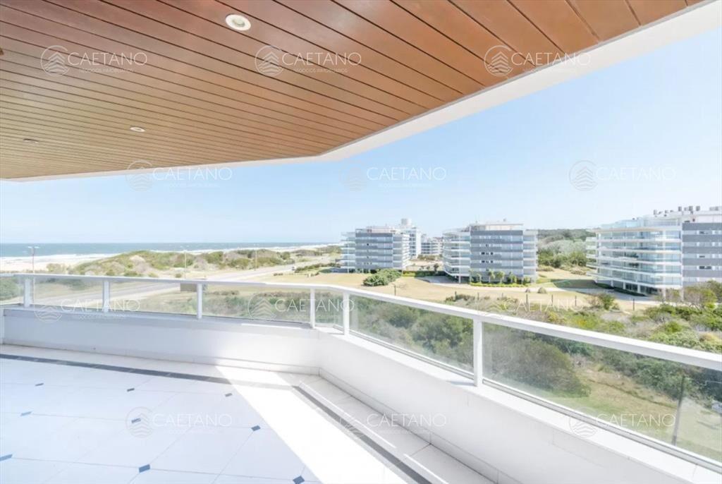 Venta duplex 4 dormitorios playa brava Punta del