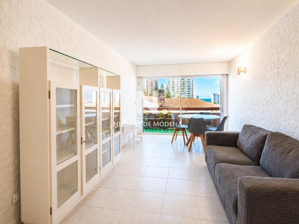 En venta apartamento de 2 dormitorios frente al -