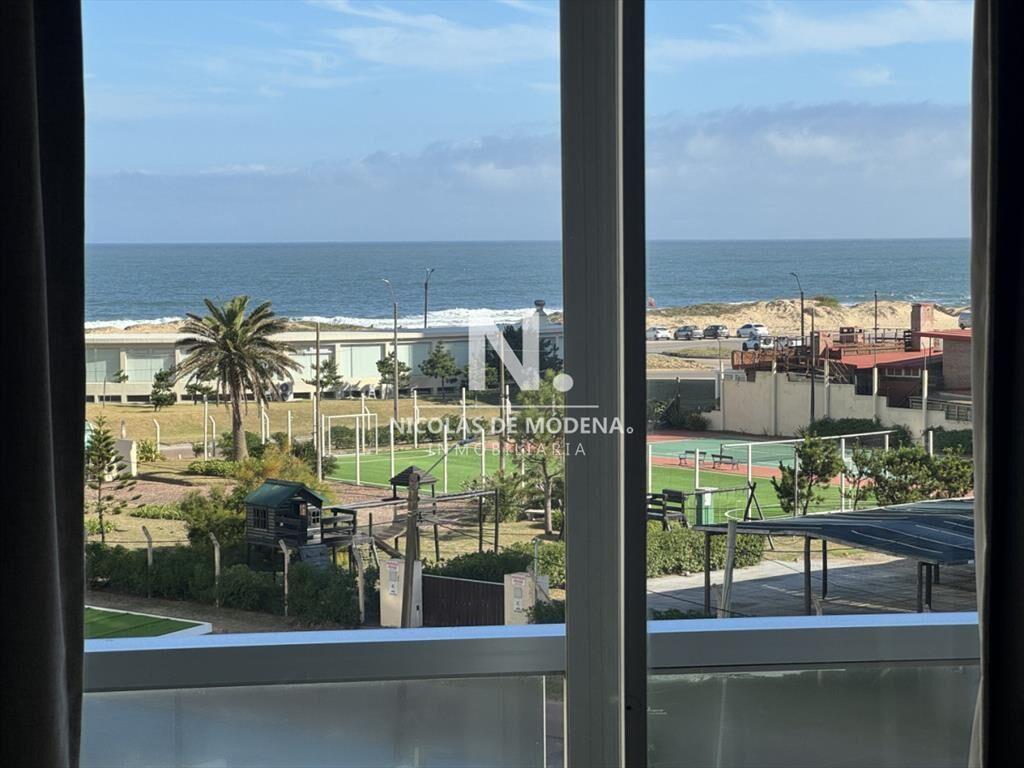 Apartamento en venta con vista directa al mar