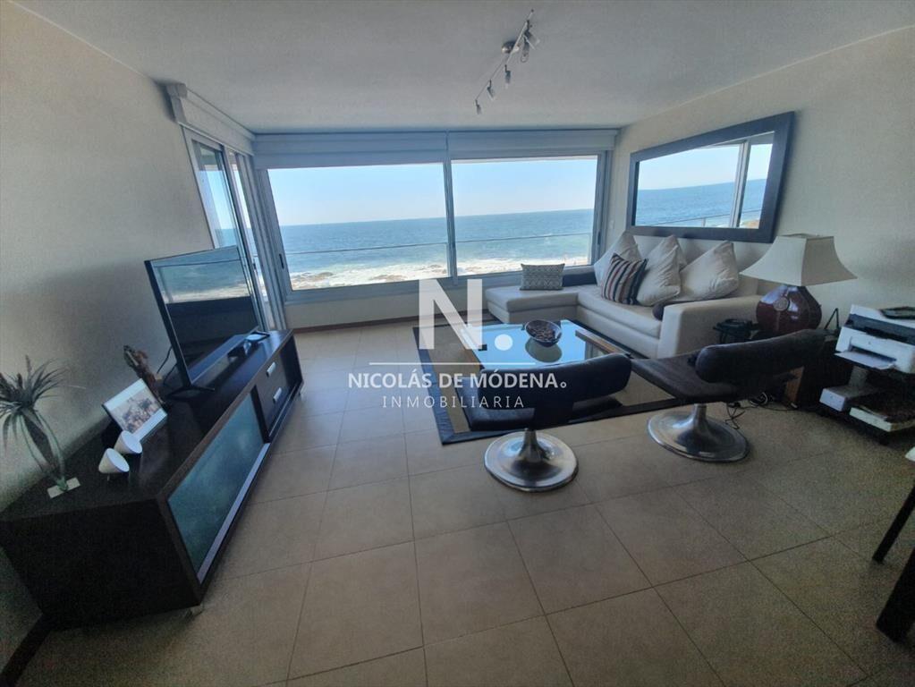 Departamento en venta frente al mar.