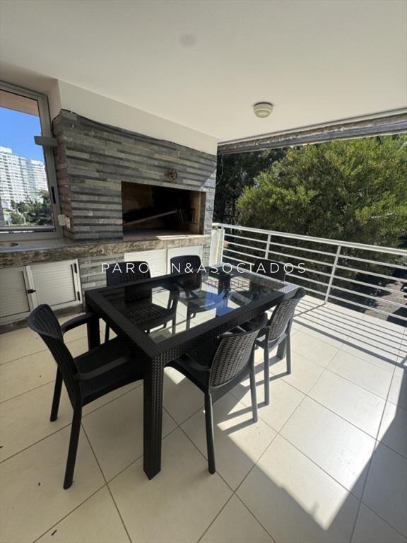 Apartamento de 3 dormitorios en venta en la zona