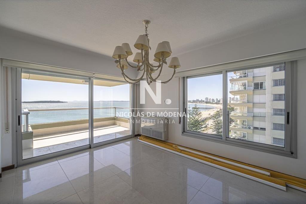 Hermoso Departamento en venta frente al mar.