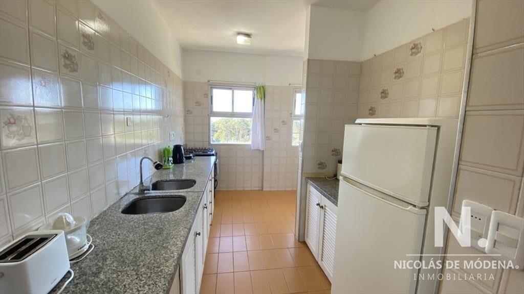 Apartamento sobre Av Roosevelt en venta, Punta del Este