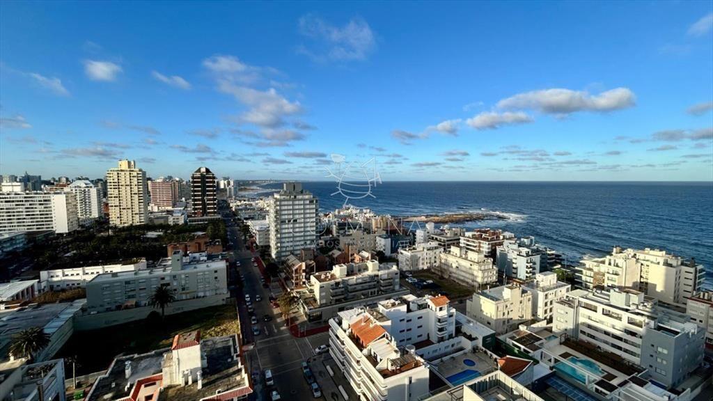 Espectacular departamento en torre de renombre