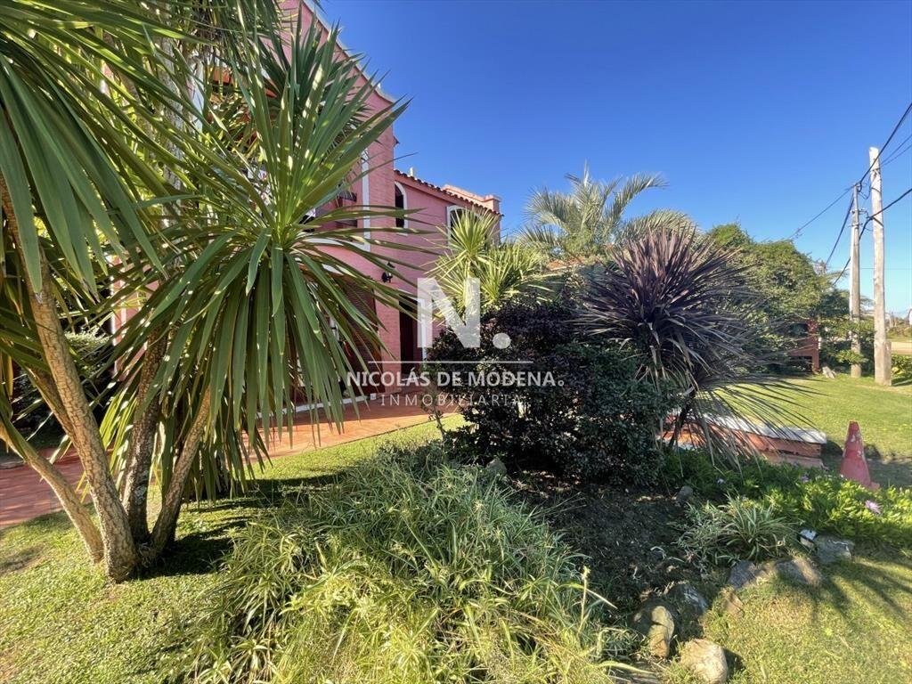 Venta Casa - 5 dormitorios 3 baños - Punta