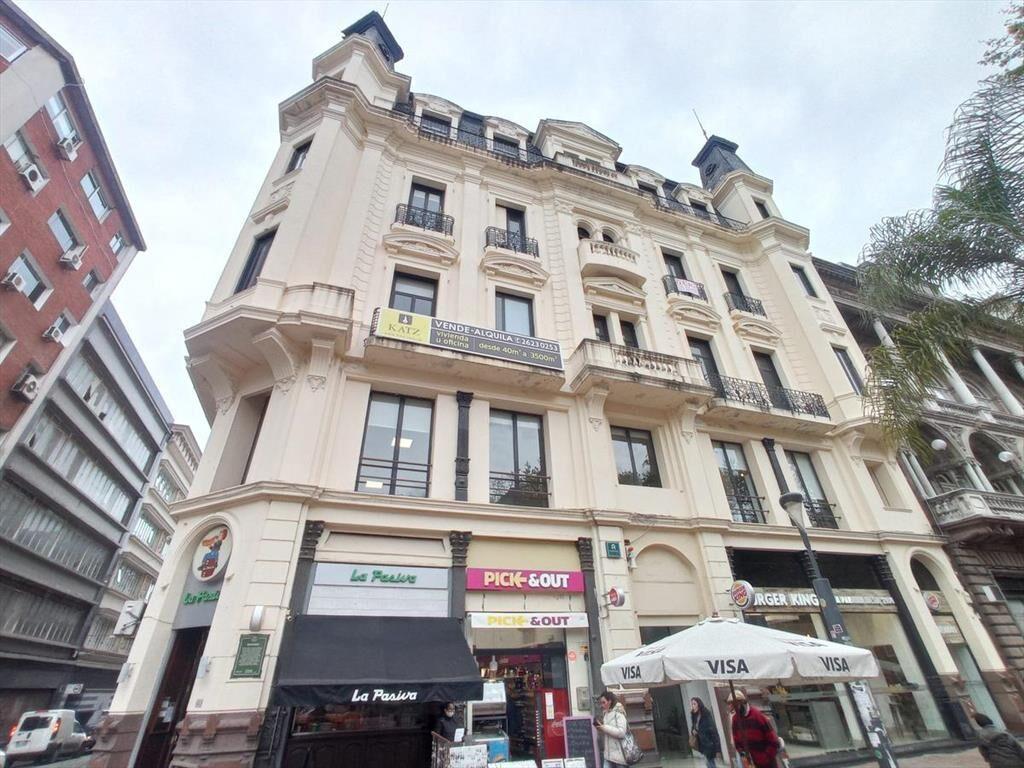 Gran loft duplex ,76m2 frente a Plaza Matriz con la mejor v