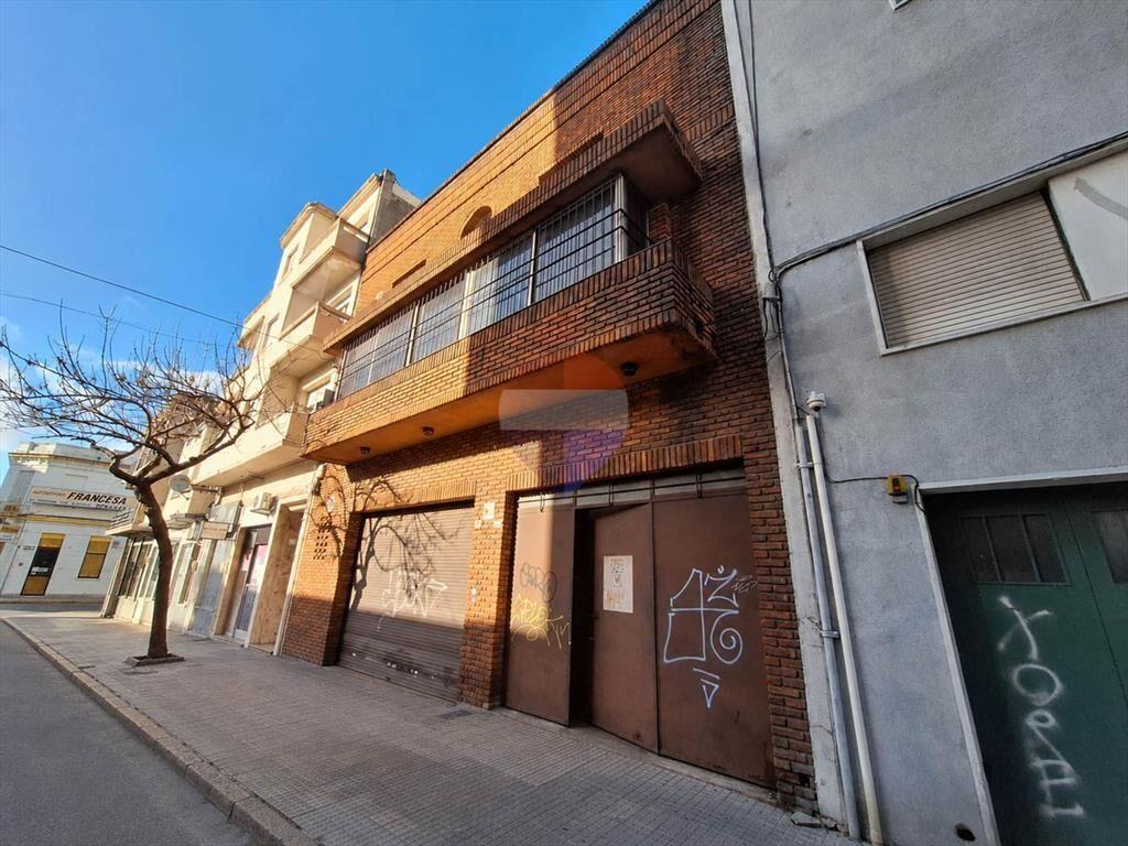 VENTA DE GRAN DEPÓSITO CON ENTRADA CAMION CENTRO