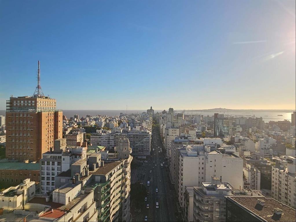 ALQUILER - OFICINA CORDON S/ 18 DE JULIO - EDIFICIO CORPORA